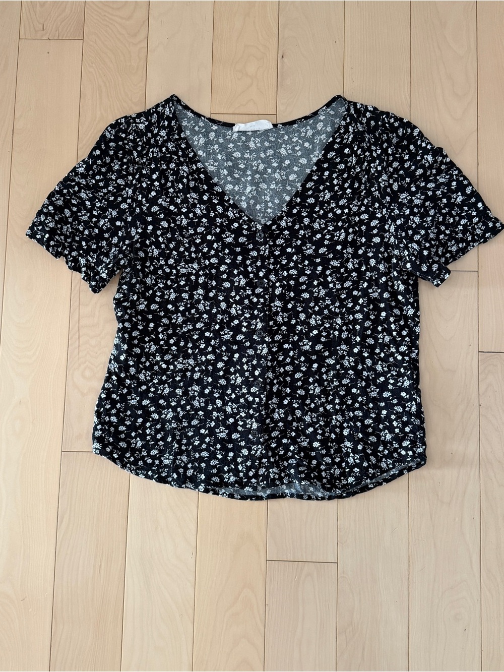 Elodie Women’s Black Floral V-Neck Short Sleeve Top